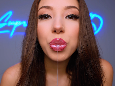 Empress Jennifer posing for a spit fetish by making her lips in a bow-knot with outgoing saliva